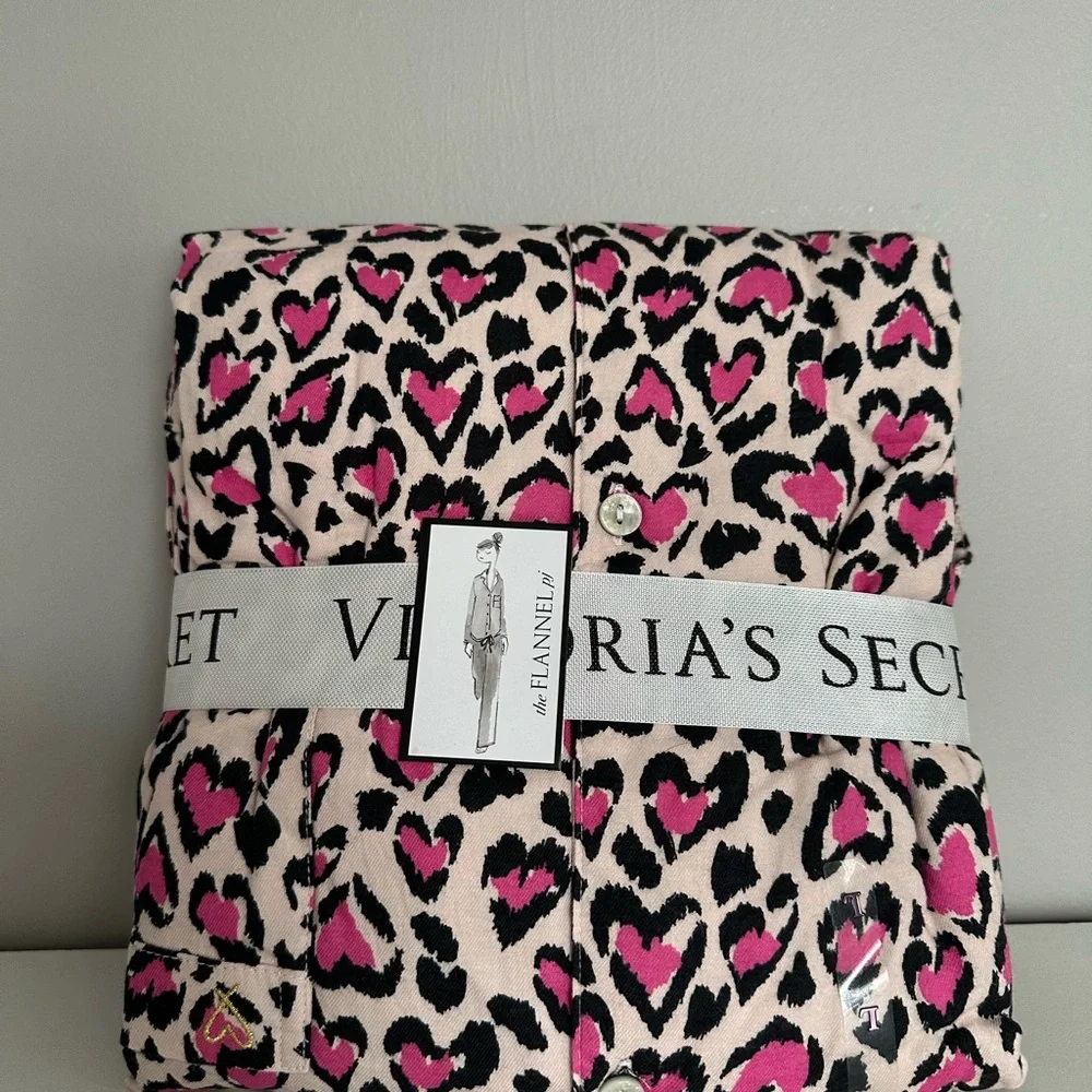 NWT Victoria's Secret Pink and Black Leopard Heart Pajama Set - Picture 3 of 6
